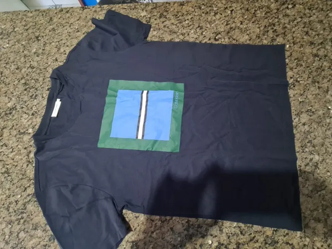 Camisas e bermudas