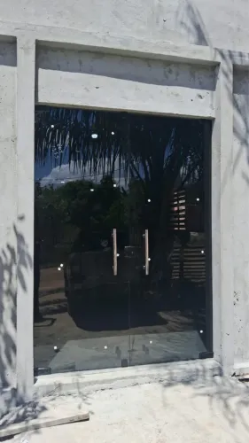 Portas e Janelas de Vidro Blindex com Alumínio Sob Medida