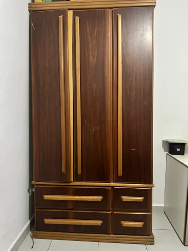 Guarda-roupa de madeira maciça 3 portas - Muito resistente