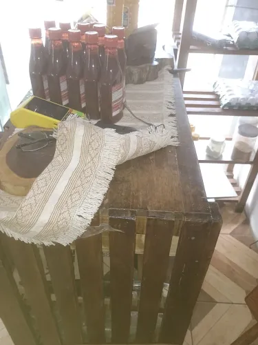 Balcão pra comércio /com prateleiras e gaveta