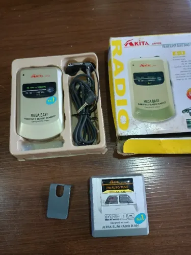 RÁDIO PORTÁTIL Akita A-1, um receptor AM/FM super fino com a função "Mega Bass"