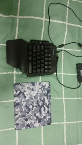 Vendo teclado de 1 mão + mouse pad padrão