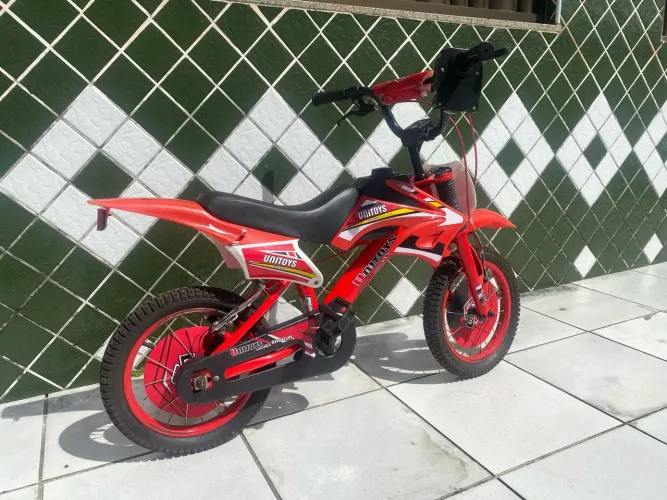 Bicicleta MotoCross imita barulho de moto