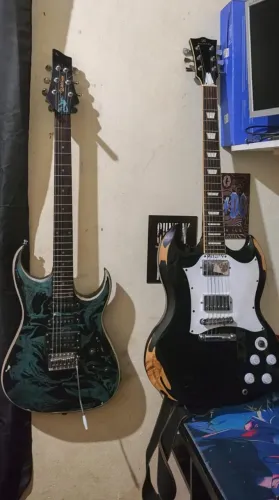 Vendo guitarra SG michael e SuperStrato waldman