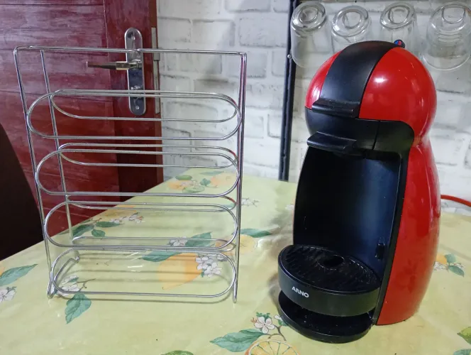 Cafeteira Dolce Gusto Piccolo Vermelha + Porta Cápsulas