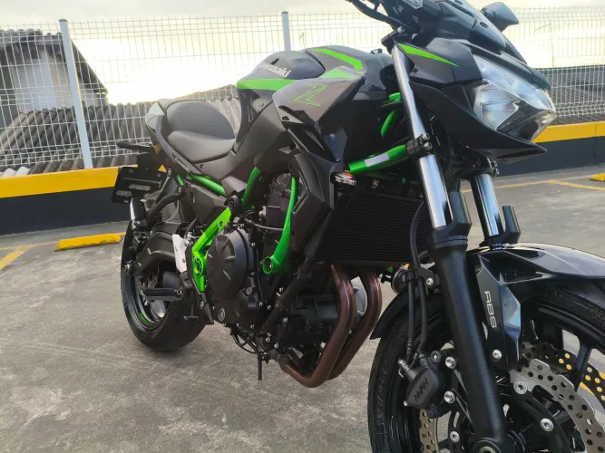 Kawasaki Z650 Energy 24/25 ABS , controle de tração e com 3000km