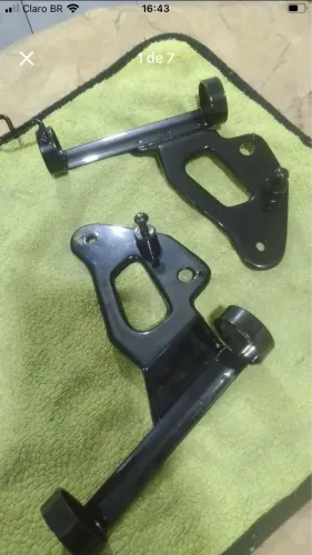 Par suporte farol DT 180 85 a 97  peças novas.  Estoque antigo 