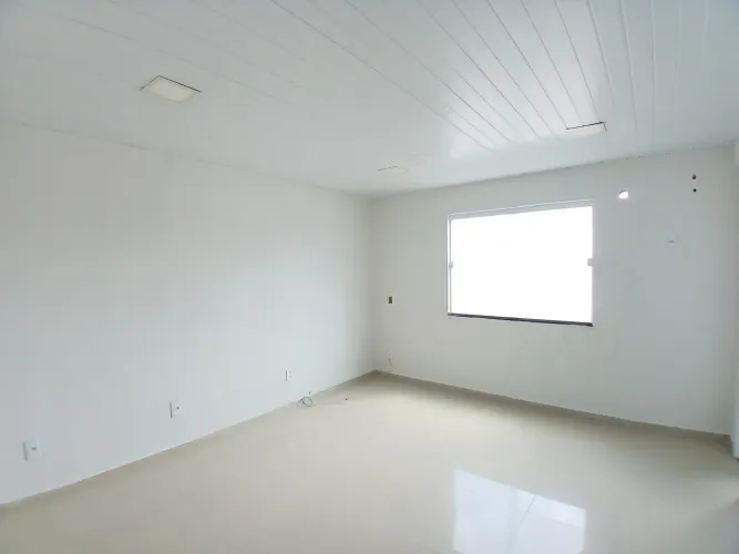 SALA COMERCIAL PARA ALUGAR NA OLIVEIRA PAIVA Excelente sala comercial de 25m² com WC, situ