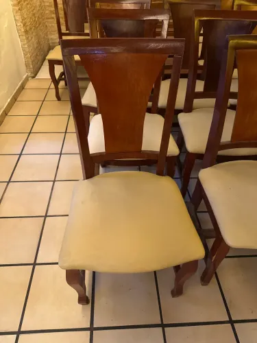 Vendo cadeira de madeira unidade