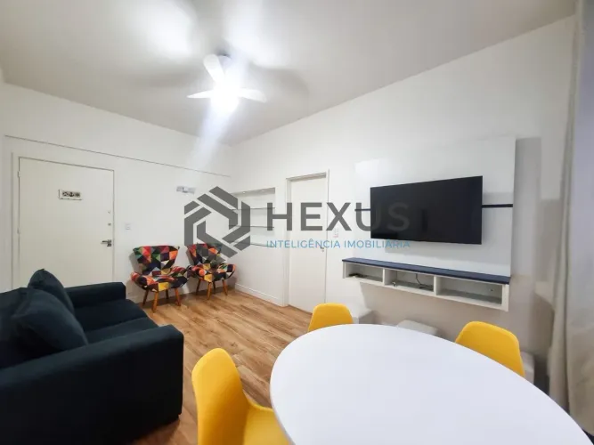 Apartamento reformado e mobiliado a uma quadra da Praia das Pitangueiras, Guaruja