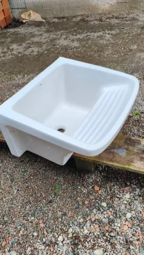Tanque cerâmica Incepa, bem conservado
