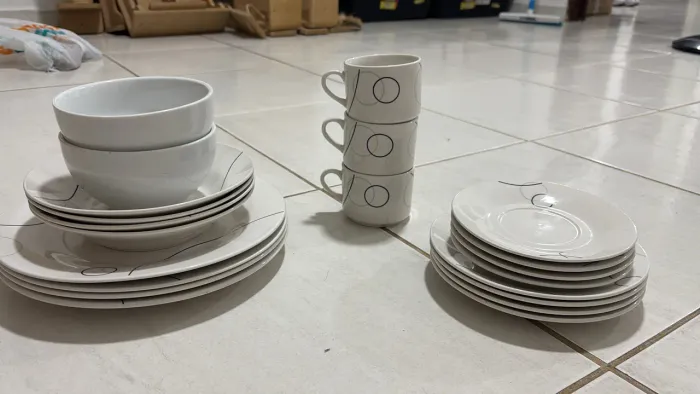 Pratos, talheres e kit vidro