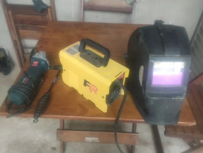 Máquina de solda 250 amperes Esmerilhadeira e máquina de solda 