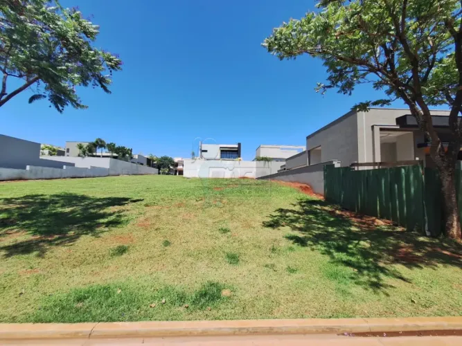 Terreno de 419,34m² à venda em condomínio - Vila do Golf