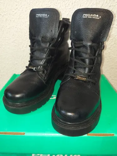Bota pegada 37