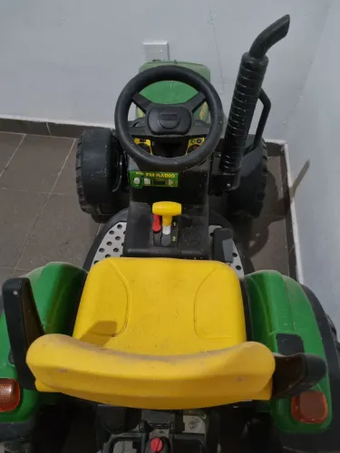 Lindo e maravilhoso Trator elétrico de brinquedo