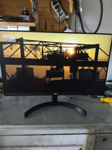 Monitor LG modelo 24 polegadas 600 M.