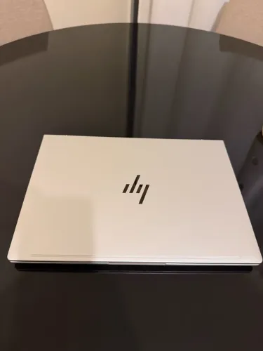 HP EliteBook 645 G11 ? AMD Ryzen 5 PRO 7535U ? 6 núcleos / 12 threads