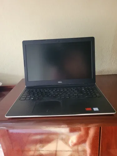 Notebook Dell i5 8 Geração 256GB 8GB de RAM AMD Radeon 520