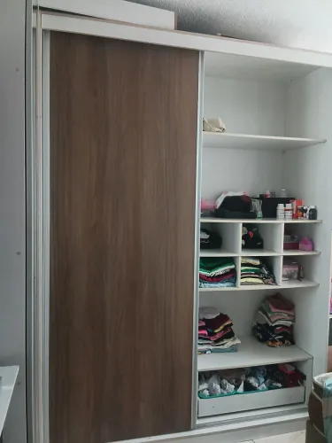 Guarda-Roupa Modulado com Portas de Correr - Excelente Estado - R$ 1.400