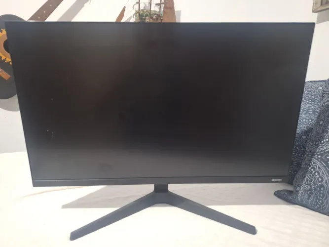 Monitor Samsung 24' com Defeito na tela devido a queda.