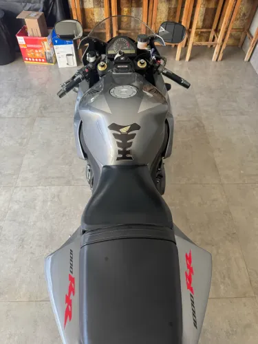 Honda CBR 1000RR Fireblade 2006 impecável