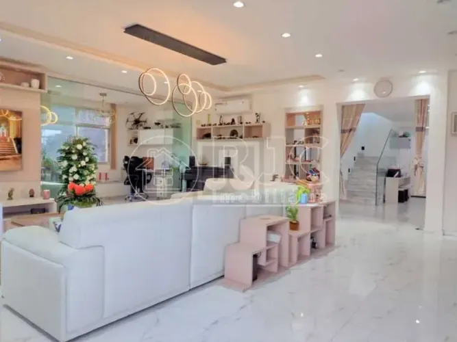 Cobertura duplex para venda tem 268 metros quadrados com 4 quartos em Tijuca - Rio de Jane