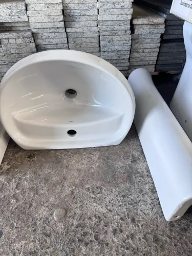 Lavatório banheiro com coluna Deca Branco