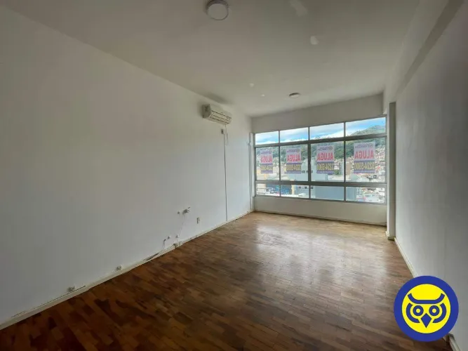 Sala comercial para locação no Centro 50 m², próxima à Praça XV