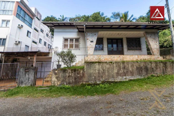Casa com 4 dormitórios, sendo 2 suítes à venda, 355 m² por R$ 680.000 - Salto - Blumenau/S