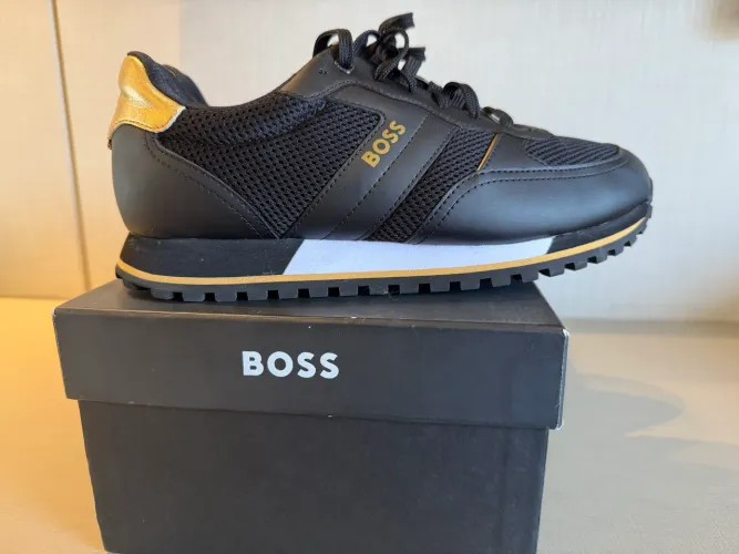 Tênis Hugo Boss - Preto e dourado  - 40 - Estado de novo