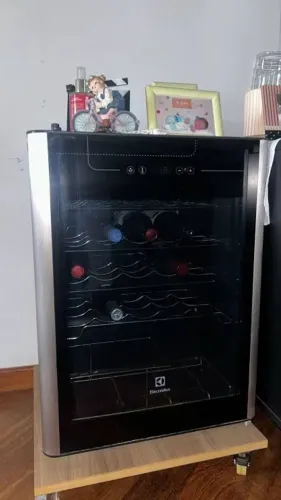 ADEGA Electrolux 24 Garrafas