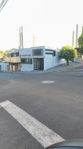 CÔMODO COMERCIAL COM CÂMARA FRIA NO SANTA MARIA