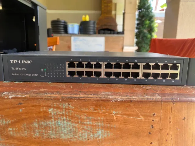 Switch TP-Link TL-SF1024D 24 Portas 10/100 Mbps