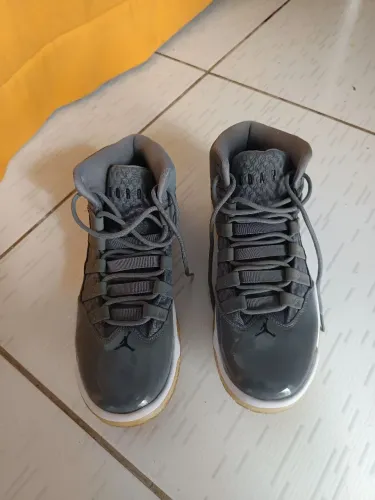 Nike Jordan Max Aura