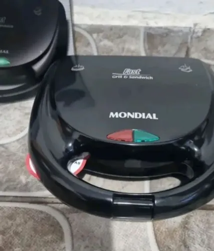 Sanduicheira Mondial nova
