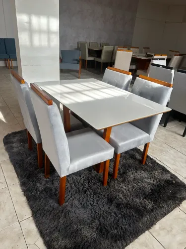 Mesa com 4 cadeiras MADEIRA MACIÇA