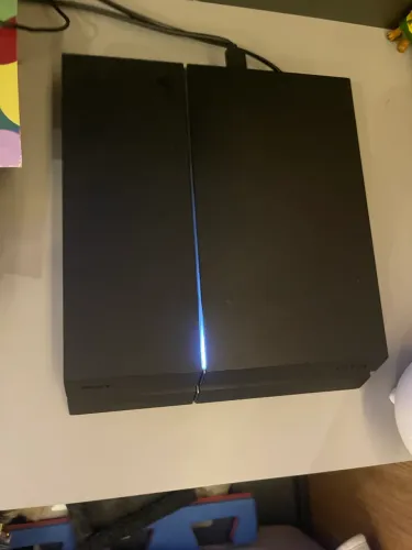 PlayStation 4 fat com 1 controle novo