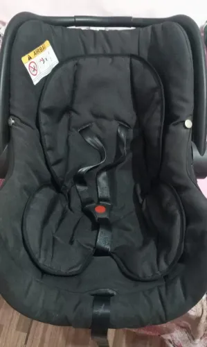 Vende-se um Bebê Conforto Semi Novo