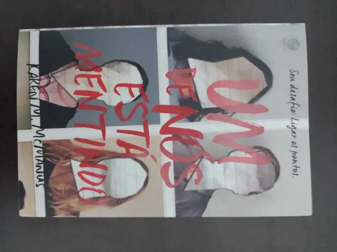 Livro: Um de Nós Está Mentindo de Karen M. McManus