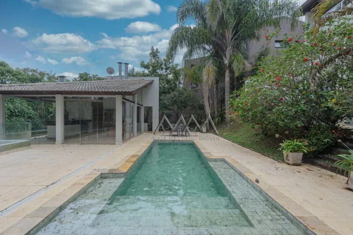 Casa no Condomínio Vila Alpina com 5 quartos - 620m²