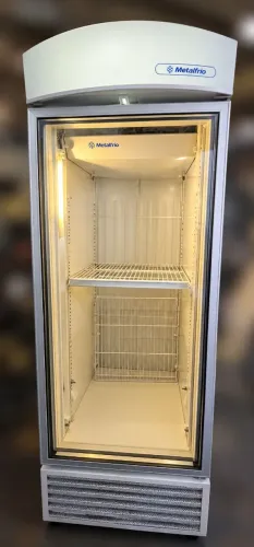 Freezer revisado Metal Frio Motor Novo Grande Excelente