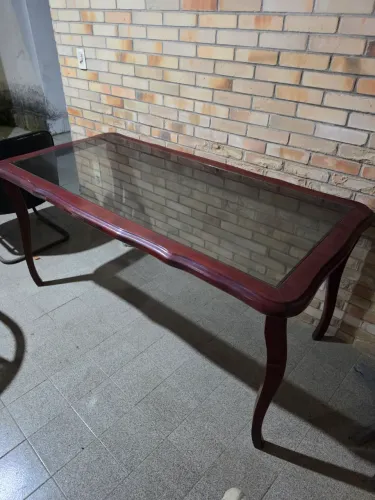 Mesa em madeira de mogno puro