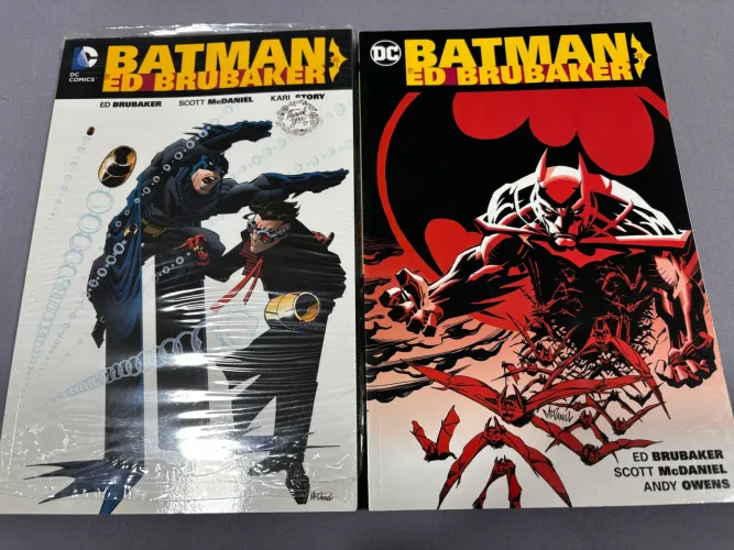 Batman by Ed Brubaker - 1 e 2 - Importadas 