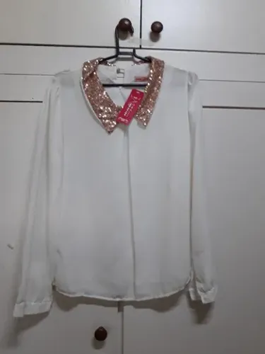 Blusa Branca com gola de Paetê