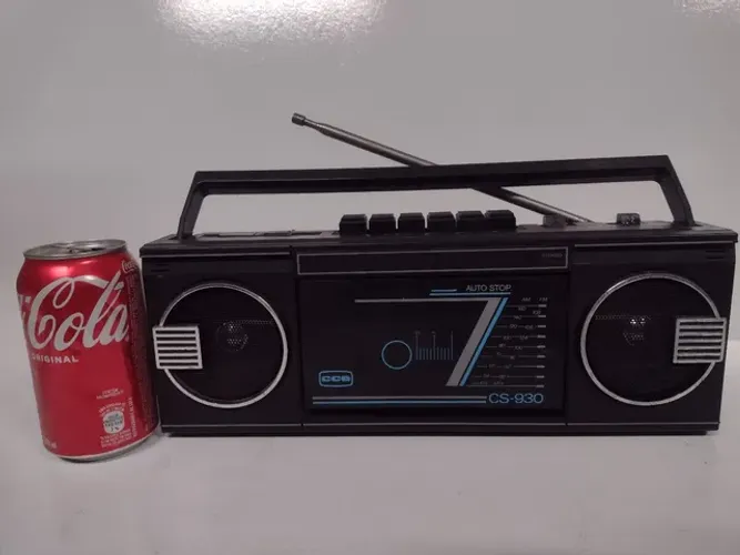 Rádio portátil antigo cce
