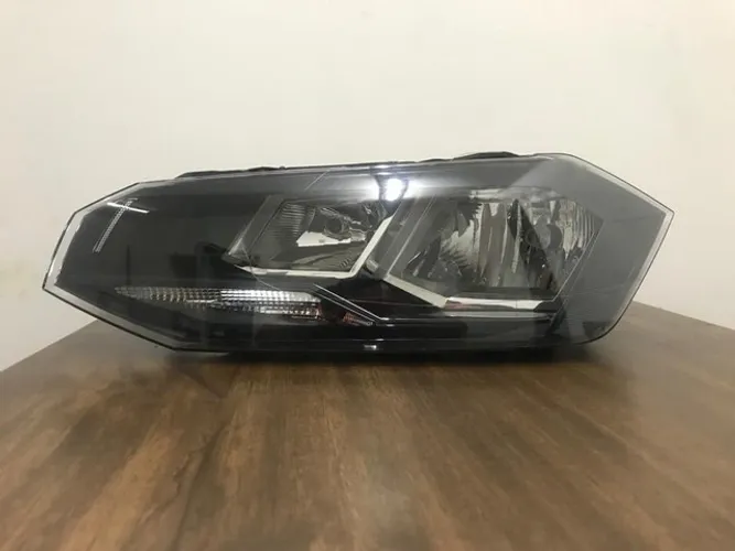 Farol original do novo Polo e Virtus