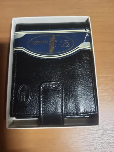 Carteira masculina com porta documento extra