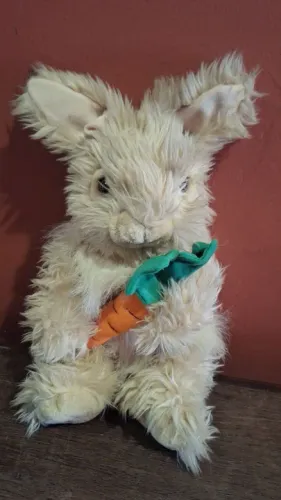 Coelho de Pelúcia - Brinquedo Infantil