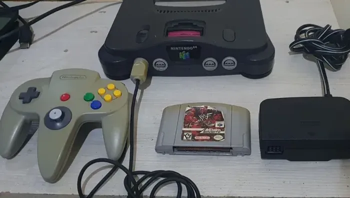 NINTENDO 64 FONTE ORIGINAL CONTROLE ORIGINAL E FITA DE BRINDE